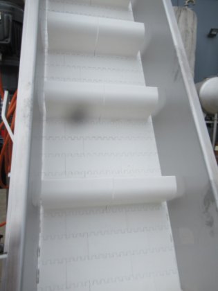 倾斜带式输送机，330 毫米宽 x 2000 毫米高