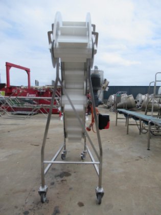 倾斜带式输送机，330 毫米宽 x 2000 毫米高