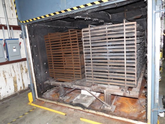 带有水雾抑制装置的熄火炉