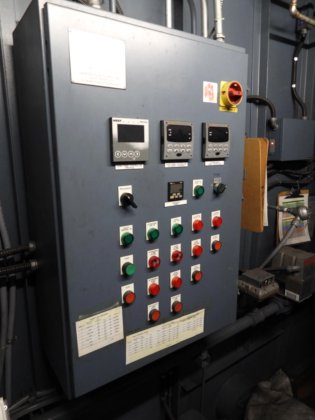 带有水雾抑制装置的熄火炉