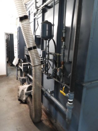 带有水雾抑制装置的熄火炉