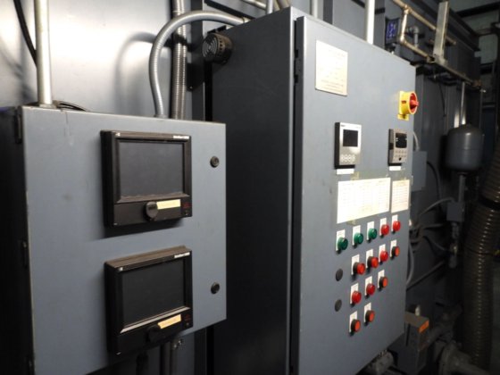 带有水雾抑制装置的熄火炉