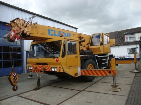 1992 Luna 35/27 4X4 Mobile