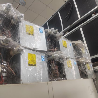 9 成新美的 900W 多联式热泵机组 二手中央空调