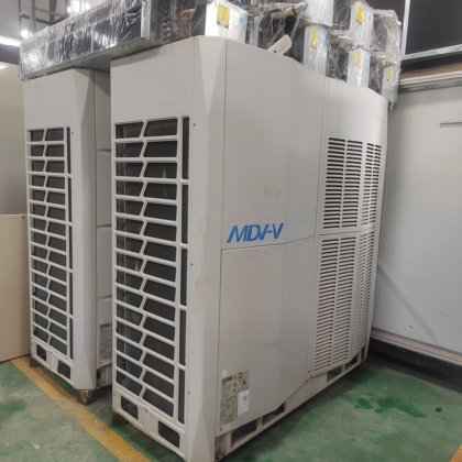 9 成新美的 900W 多联式热泵机组 二手中央空调