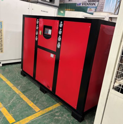 95 成新二手工业水冷冷水机 40 匹 130kw