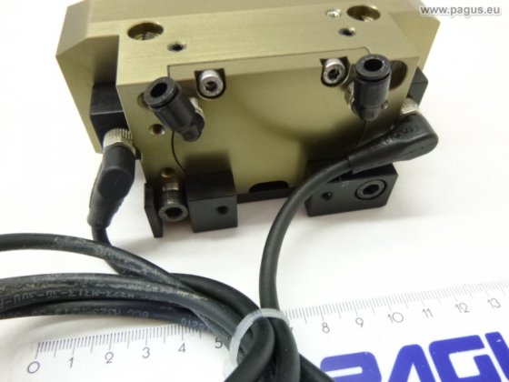 SCHUNK universal gripper