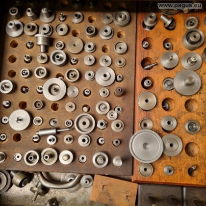 Mikron gear hobbing machine