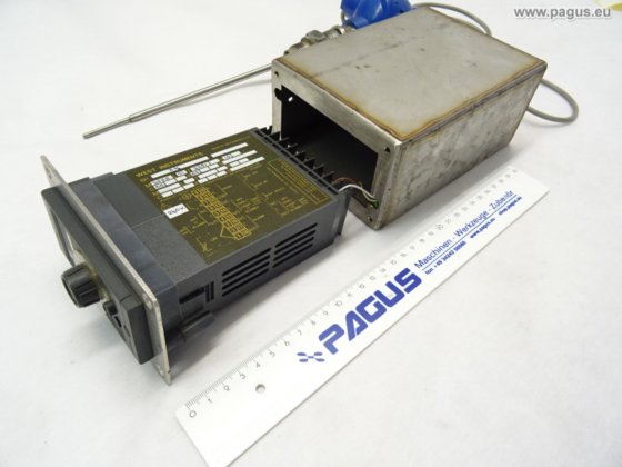 WEST INSTRUMENTS Temperature controller