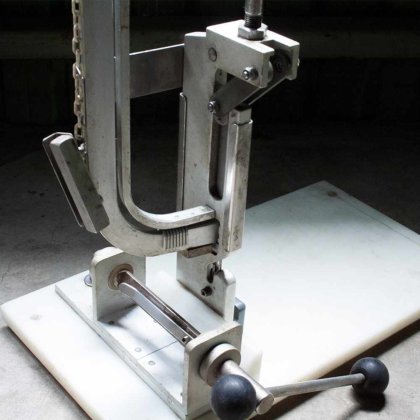 【手動式クリップマシン】