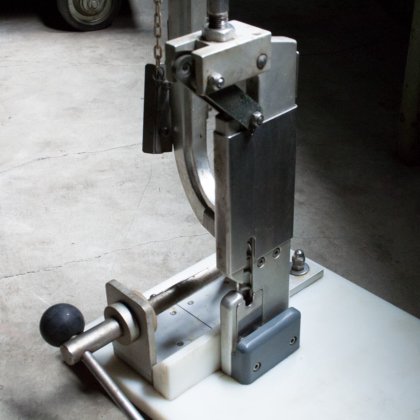 【手動式クリップマシン】