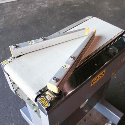 アンリツ株式会社 KW412AE