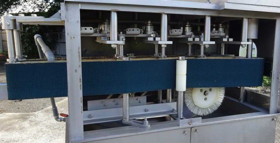 【鮭血合い洗浄機】