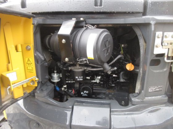 2014 KOMATSU PC40MR 3