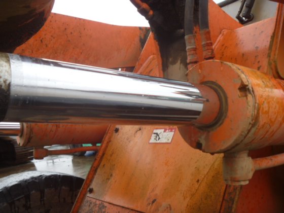 2004 Hitachi lx110 7