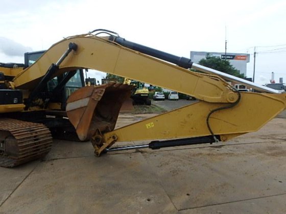 2016 CAT 320E