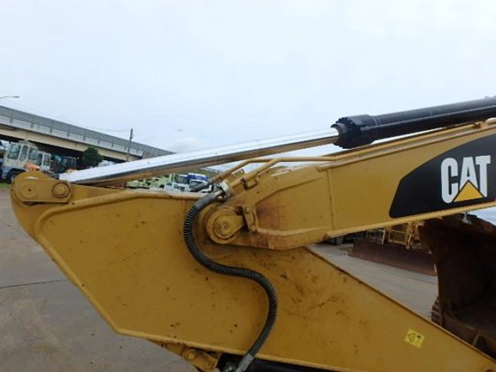 2016 CAT 320E