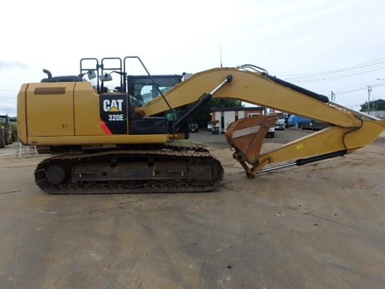 2016 CAT 320E