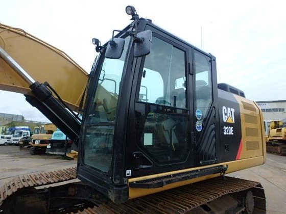 2016 CAT 320E