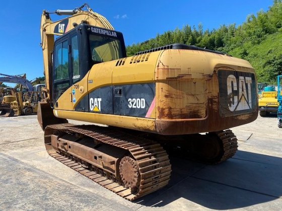 2011 cat 320d e