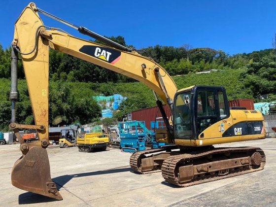 2011 cat 320d e