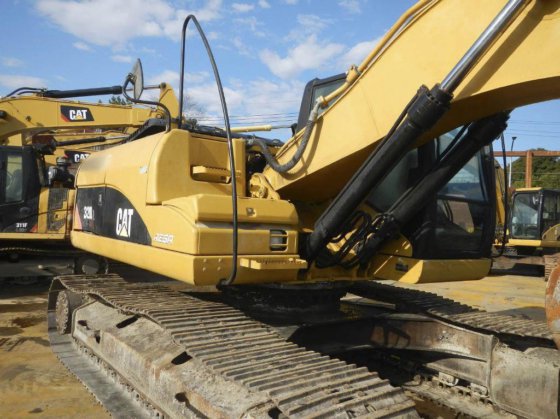 2007 CAT 320DL