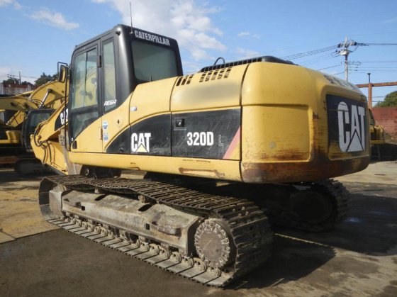 2007 CAT 320DL