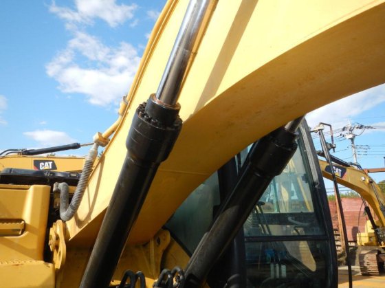 2007 CAT 320DL