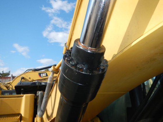 2007 CAT 320DL