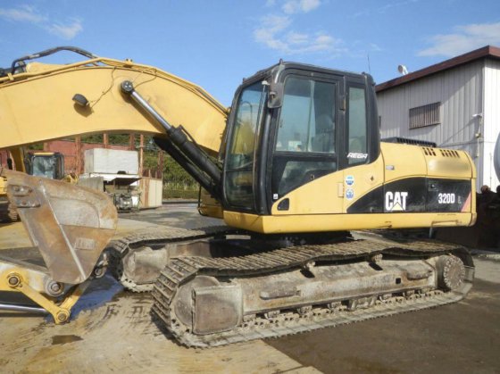2007 CAT 320DL