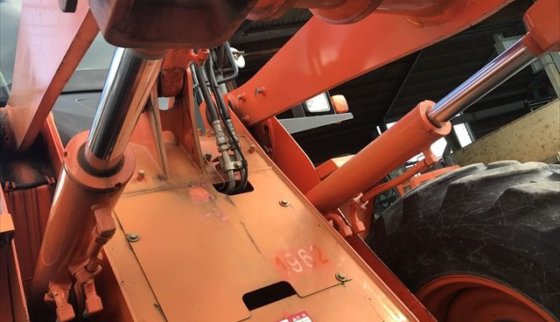 2016 日立 ZW100 5B