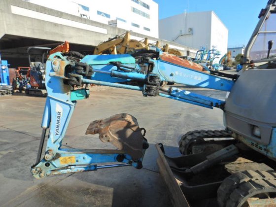 2003 Yanmar B2 5