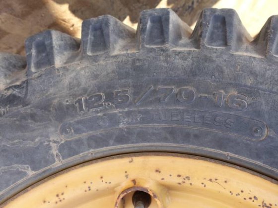 2006 CAT 901B