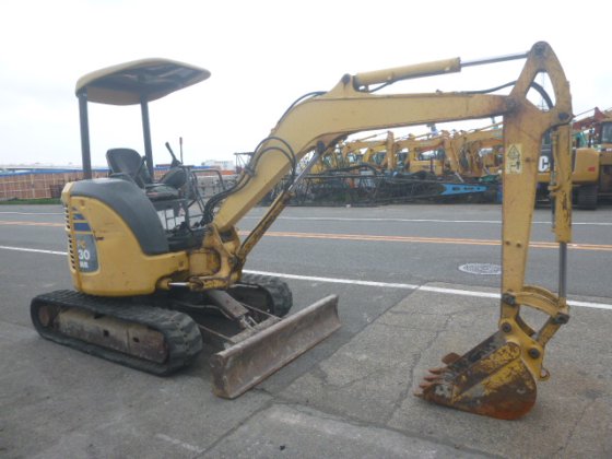 2003 KOMATSU PC30MR 2