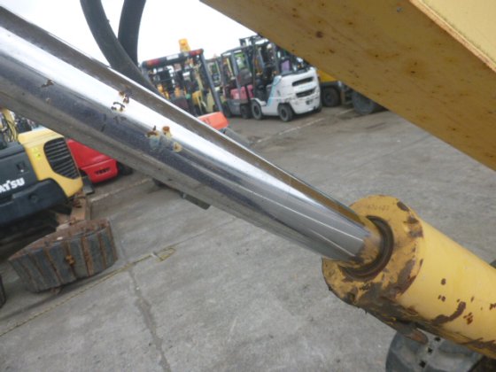 2003 KOMATSU PC30MR 2