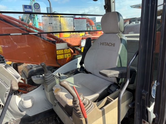 2011款日立ZH200A