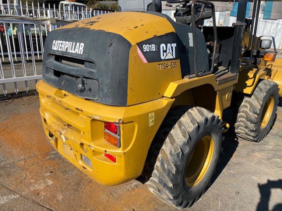 2005 CAT 901B