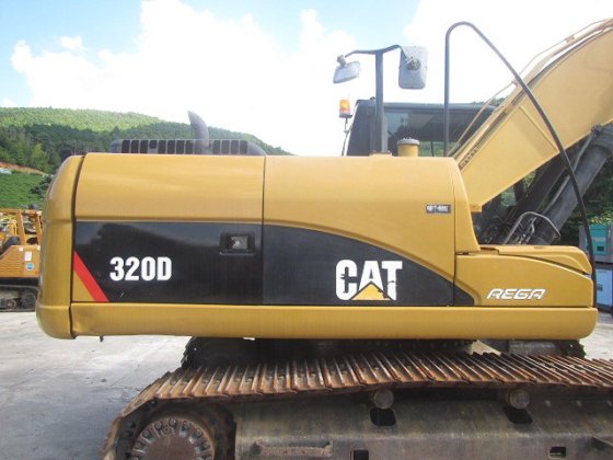 2012 cat 320d e