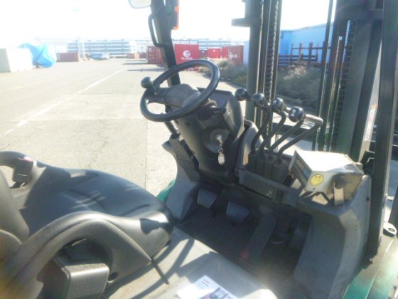 2005 MITSUBISHI FD30T