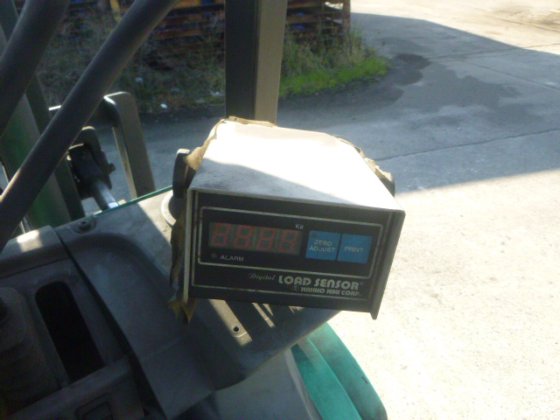 2005 MITSUBISHI FD30T