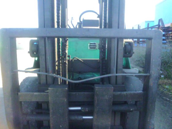 2005 MITSUBISHI FD30T