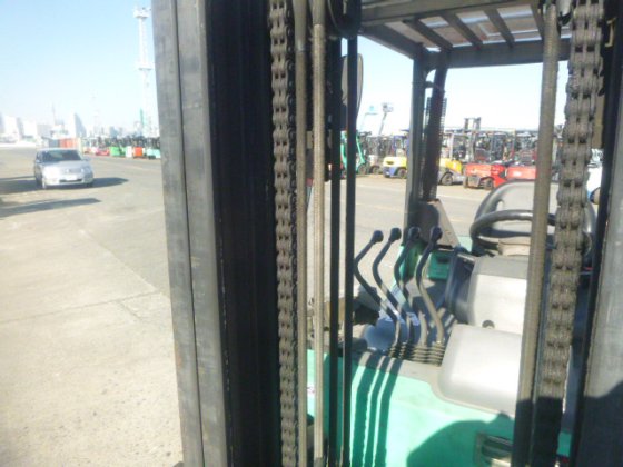 2005 MITSUBISHI FD30T