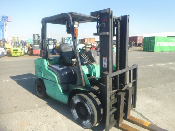 2005 MITSUBISHI FD30T