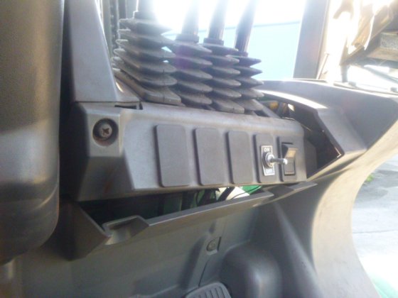 2005 MITSUBISHI FD30T