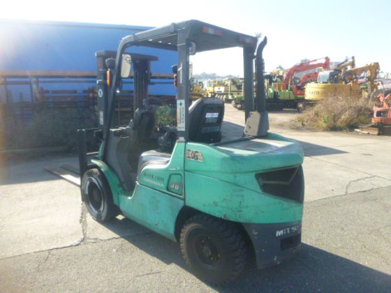 2005 MITSUBISHI FD30T