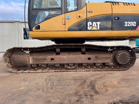 2007 CAT 320D