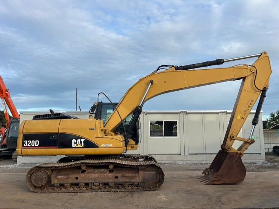 2007 CAT 320D