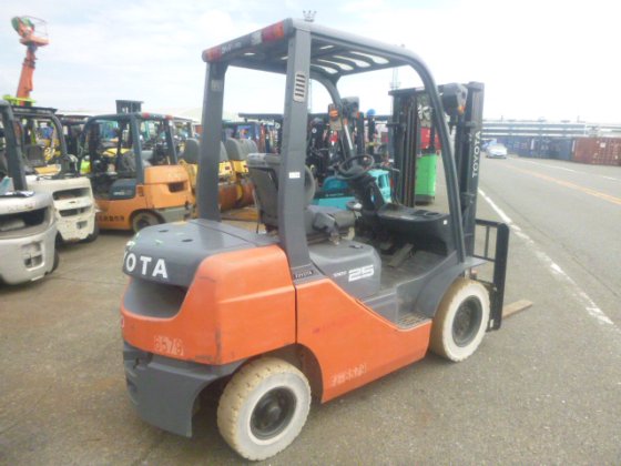 2014 丰田 02 8FD25