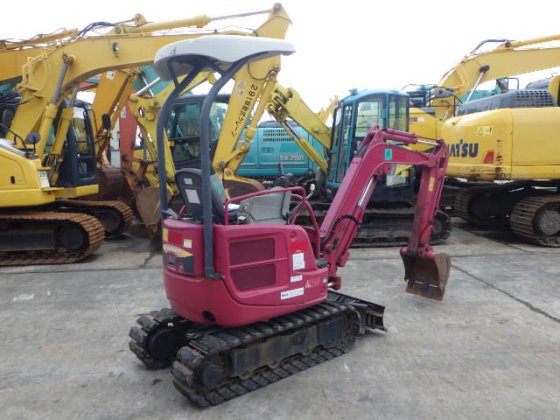 2013 YANMAR VIO17
