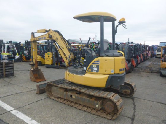 2011 KOMATSU PC40MR 3